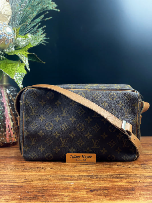 Authentic LOUIS VUITTON Vintage French Co Sac Bandouliere 30 Shoulder